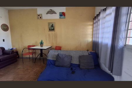 Casa à venda com 83m², 2 quartos e 6 vagasSala