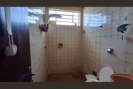 Casa à venda com 83m², 2 quartos e 6 vagasBanheiro