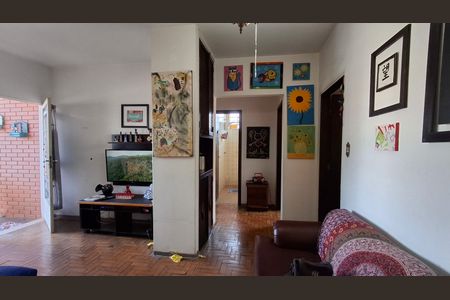 Casa à venda com 83m², 2 quartos e 6 vagasSala