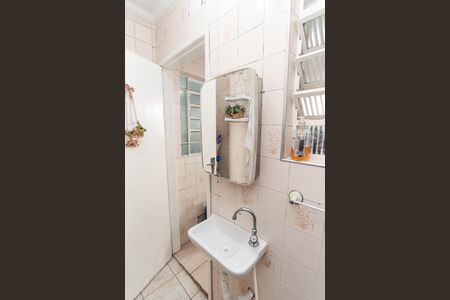 Casa à venda com 134m², 4 quartos e 2 vagasFundos - Banheiro