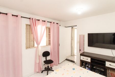 Casa à venda com 134m², 4 quartos e 2 vagasFundos - Quarto