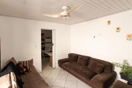 Casa à venda com 134m², 4 quartos e 2 vagasFundos - Sala