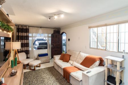 Casa à venda com 134m², 4 quartos e 2 vagasSala