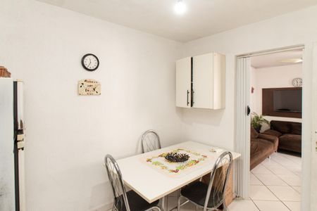 Casa à venda com 134m², 4 quartos e 2 vagasFundos - Cozinha