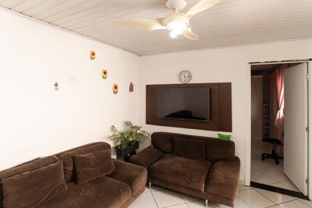 Casa à venda com 134m², 4 quartos e 2 vagasFundos - Sala