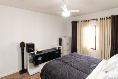 Casa à venda com 134m², 4 quartos e 2 vagasSuíte