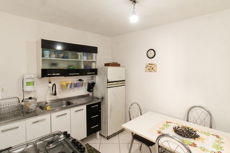 Casa à venda com 134m², 4 quartos e 2 vagasFundos - Cozinha