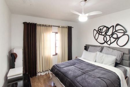 Casa à venda com 134m², 4 quartos e 2 vagasSuíte