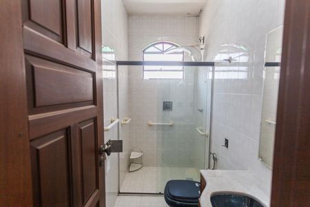 Casa para alugar com 360m², 4 quartos e 3 vagasBanheiro da Suíte 2 no 2° Andar