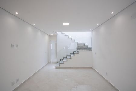 Casa à venda com 135m², 3 quartos e 2 vagasSala
