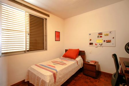 Apartamento à venda com 148m², 4 quartos e 2 vagasQuarto 2