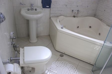 Casa à venda com 306m², 5 quartos e 3 vagasBanheiro da Suíte 2