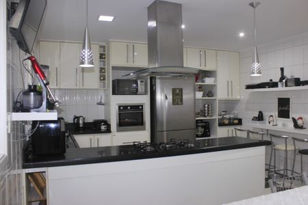 Casa à venda com 306m², 5 quartos e 3 vagasCozinha