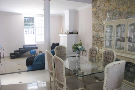 Casa à venda com 306m², 5 quartos e 3 vagasSala de jantar