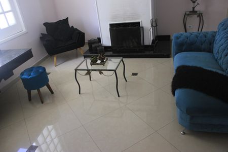 Casa à venda com 306m², 5 quartos e 3 vagasSala