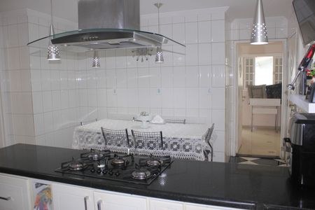 Casa à venda com 306m², 5 quartos e 3 vagasCozinha