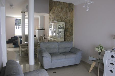 Casa à venda com 306m², 5 quartos e 3 vagasSala