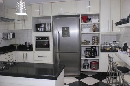 Casa à venda com 306m², 5 quartos e 3 vagasCozinha