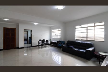 Casa à venda com 260m², 4 quartos e 2 vagasSala