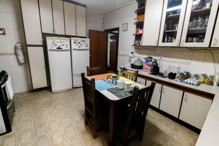 Casa à venda com 520m², 5 quartos e 8 vagas Casa à venda com 520m², 5 quartos e 8 vagasCozinha - Armários