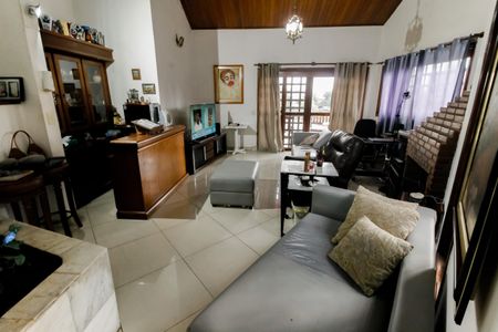 Casa à venda com 520m², 5 quartos e 8 vagas Casa à venda com 520m², 5 quartos e 8 vagasSala 2