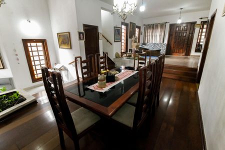 Casa à venda com 520m², 5 quartos e 8 vagas Casa à venda com 520m², 5 quartos e 8 vagasSala de Jantar
