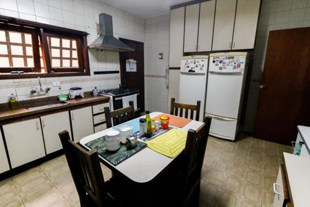 Casa à venda com 520m², 5 quartos e 8 vagas Casa à venda com 520m², 5 quartos e 8 vagasCozinha - Armários