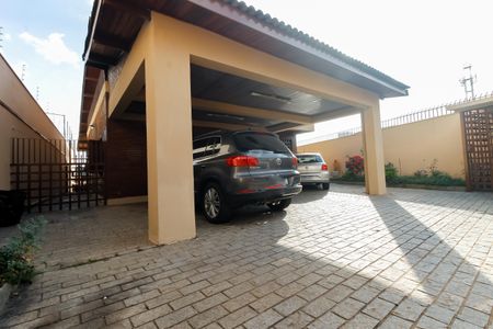 Casa à venda com 520m², 5 quartos e 8 vagas Casa à venda com 520m², 5 quartos e 8 vagasGaragem