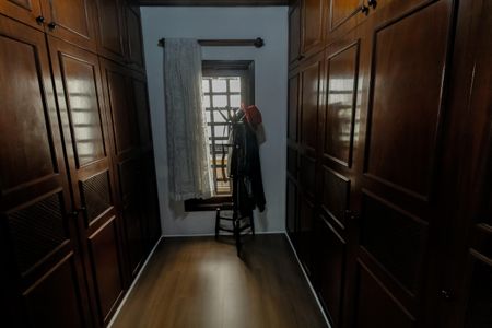 Casa à venda com 520m², 5 quartos e 8 vagas Casa à venda com 520m², 5 quartos e 8 vagascloset Suíte 1