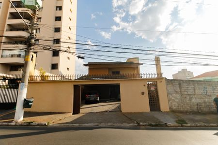 Casa à venda com 520m², 5 quartos e 8 vagas Casa à venda com 520m², 5 quartos e 8 vagasFachada
