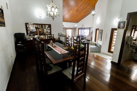 Casa à venda com 520m², 5 quartos e 8 vagas Casa à venda com 520m², 5 quartos e 8 vagasSala de Jantar