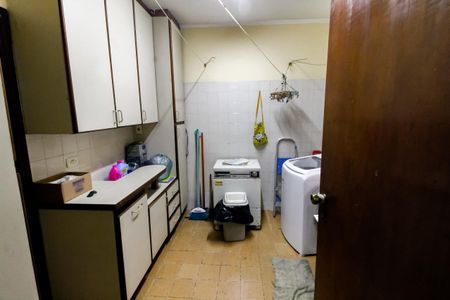 Casa à venda com 520m², 5 quartos e 8 vagas Casa à venda com 520m², 5 quartos e 8 vagasÁrea de Serviço