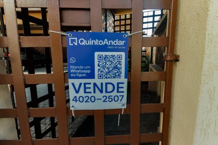 Casa à venda com 520m², 5 quartos e 8 vagas Casa à venda com 520m², 5 quartos e 8 vagasPlaca