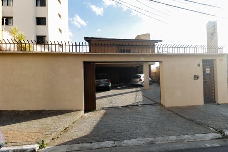 Casa à venda com 520m², 5 quartos e 8 vagas Casa à venda com 520m², 5 quartos e 8 vagasFachada