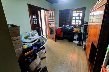 Casa à venda com 520m², 5 quartos e 8 vagas Casa à venda com 520m², 5 quartos e 8 vagasQuarto 2