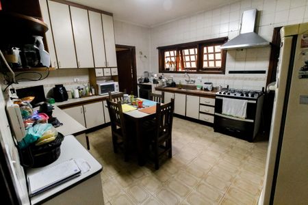 Casa à venda com 520m², 5 quartos e 8 vagas Casa à venda com 520m², 5 quartos e 8 vagasCozinha - Armários