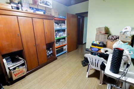 Casa à venda com 520m², 5 quartos e 8 vagas Casa à venda com 520m², 5 quartos e 8 vagasQuarto 2