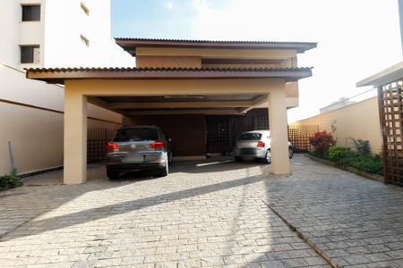 Casa à venda com 520m², 5 quartos e 8 vagas Casa à venda com 520m², 5 quartos e 8 vagasGaragem