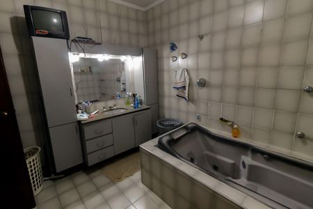 Casa à venda com 520m², 5 quartos e 8 vagas Casa à venda com 520m², 5 quartos e 8 vagasBanheiro da Suíte 1