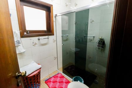 Casa à venda com 520m², 5 quartos e 8 vagas Casa à venda com 520m², 5 quartos e 8 vagasBanheiro Corredor