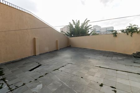 Casa à venda com 520m², 5 quartos e 8 vagas Casa à venda com 520m², 5 quartos e 8 vagasQuintal