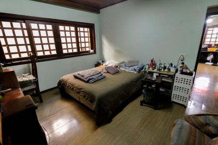 Casa à venda com 520m², 5 quartos e 8 vagas Casa à venda com 520m², 5 quartos e 8 vagasQuarto 2