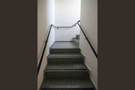 Apartamento à venda com 45m², 2 quartos e sem vaga Apartamento à venda com 45m², 2 quartos e sem vagaEscada