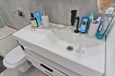 Casa à venda com 105m², 2 quartos e 1 vaga Casa à venda com 105m², 2 quartos e 1 vagaBanheiro