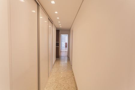Apartamento à venda com 392m², 4 quartos e 5 vagasCorredor