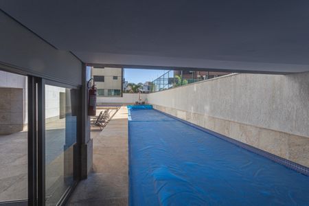 Apartamento à venda com 392m², 4 quartos e 5 vagasÁrea comum - Piscina