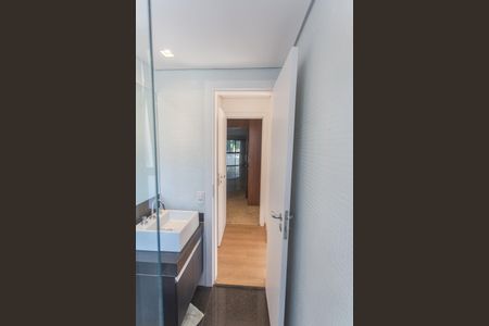 Apartamento à venda com 392m², 4 quartos e 5 vagasBanheiro da Suíte 2