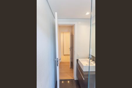 Apartamento à venda com 392m², 4 quartos e 5 vagasBanheiro da Suíte 3