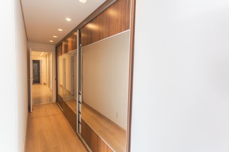 Apartamento à venda com 392m², 4 quartos e 5 vagasCloset da Suíte 1