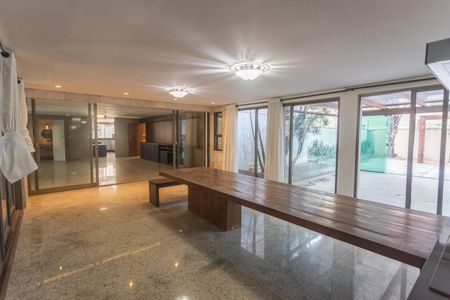 Apartamento à venda com 392m², 4 quartos e 5 vagasEspaço Gourmet